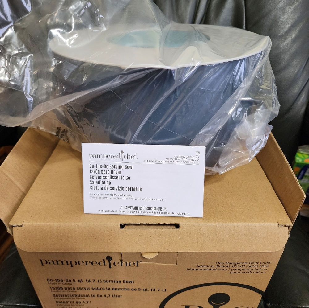 Pampered Chef On The Go Serving Bowl